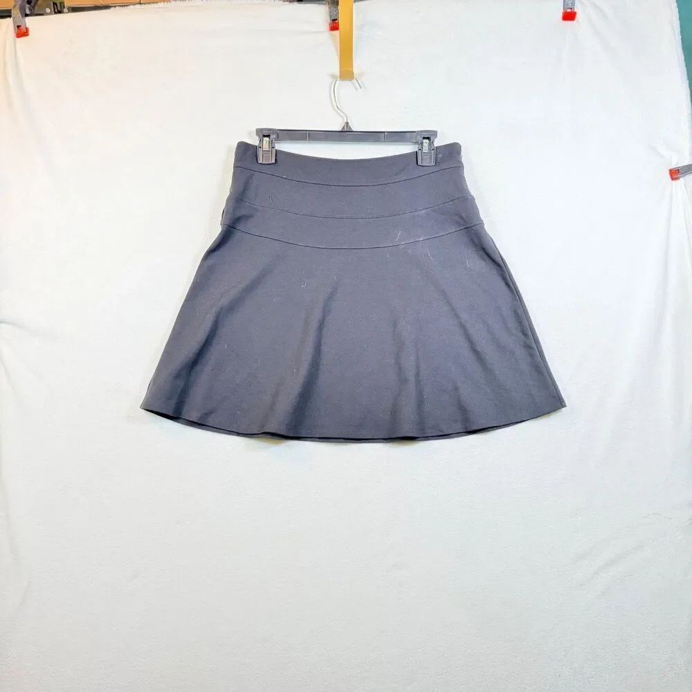 Athleta Size 6 Black Fit Flare Skirt Stretch Athletic Casual Side Zip Pocket
